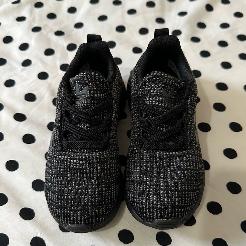 Adidas sneakers size 7 toddlers black